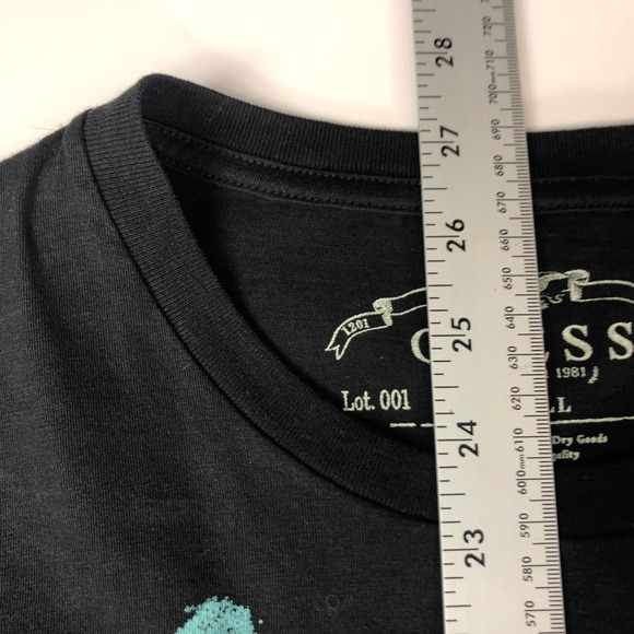 GUESS Catch of the Day Black T-Shirt Size S - Picture 4 of 9